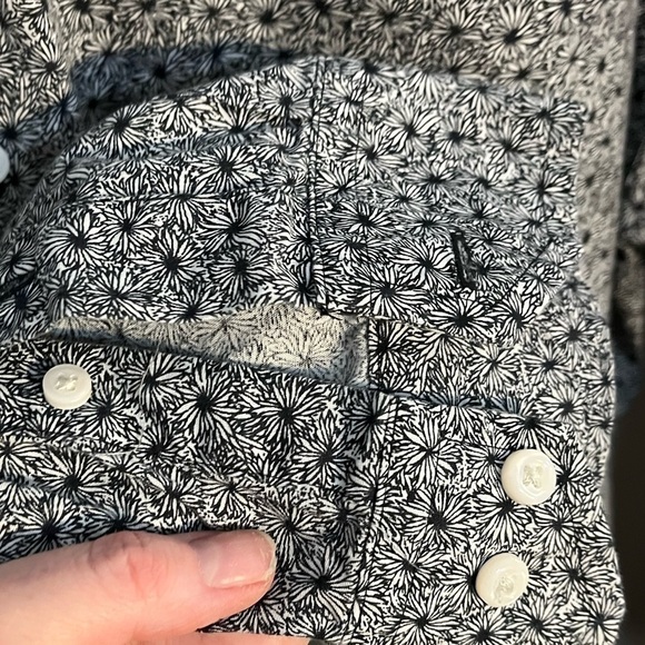 Large Black & White Graphic Ben Sherman Unique Floral Print Button Down Shirt - Picture 7 of 10